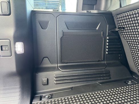 New 2026 Land Rover Defender 110 X-Dynamic SE image 28