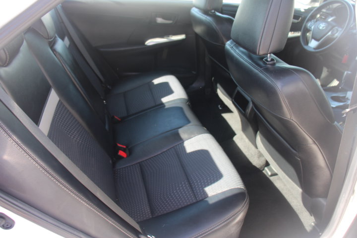 Used 2014 Toyota Camry SE FWD image 16