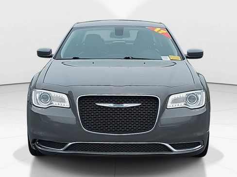 Used 2017 Chrysler 300 Limited image 7