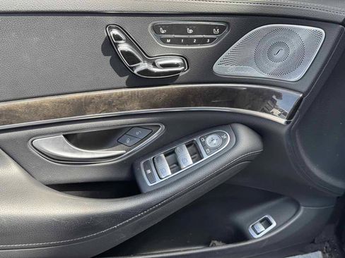 Used 2017 Mercedes-Benz S 550 Sedan image 28