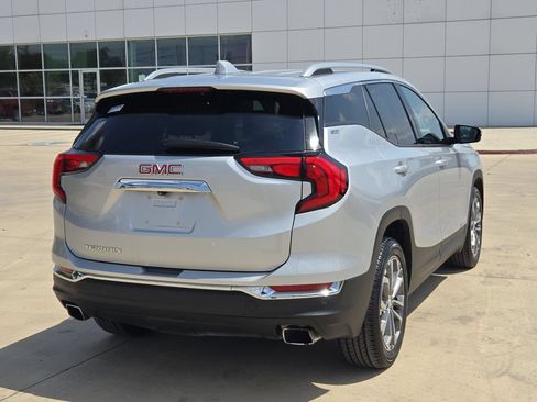 Certified 2020 GMC Terrain SLT w/ Preferred Package FWD image 3