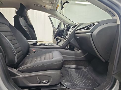Used 2015 Ford Fusion SE FWD image 13