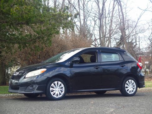 Used 2010 Toyota Matrix S image 1