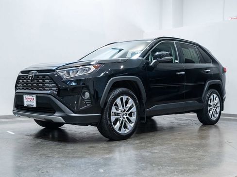 Certified 2021 Toyota RAV4 Limited FWD image 3