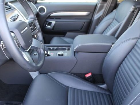 Used 2025 Land Rover Discovery Dynamic SE image 22