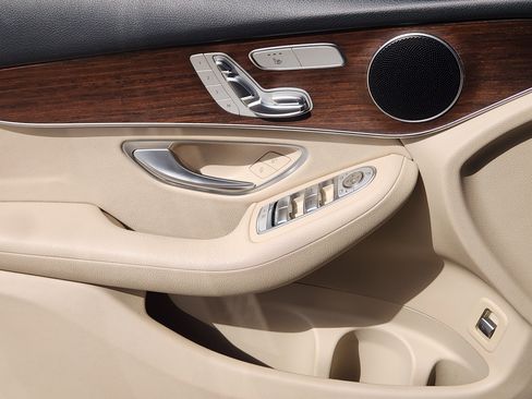 Certified 2022 Mercedes-Benz GLC 300 4MATIC image 24