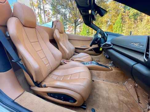 Used 2013 Ferrari 458 Spider image 37