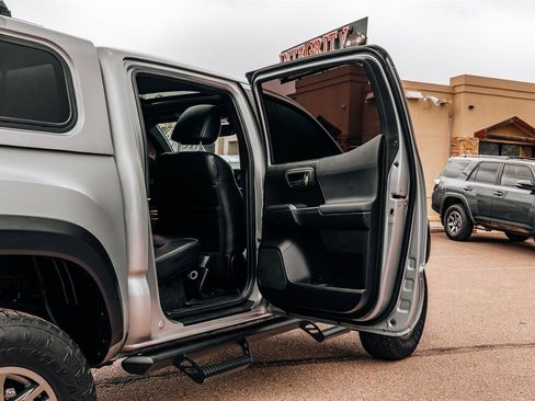 Used 2020 Toyota Tacoma TRD Off-Road w/ TRD Premium Off Road Package AWD/4WD image 56