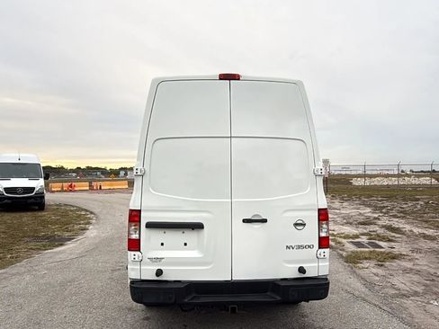 Used 2020 Nissan NV 3500 SV image 4