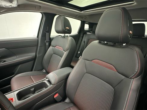 New 2025 Nissan Kicks SR w/ SR Premium Package image 9