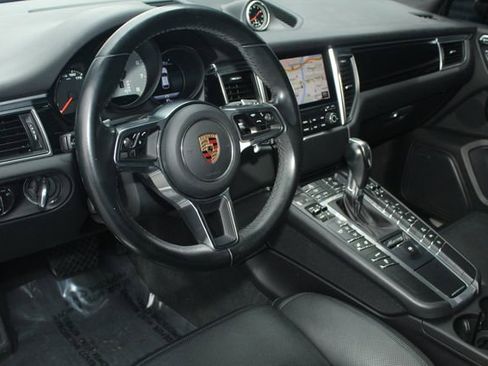 Used 2018 Porsche Macan S image 4