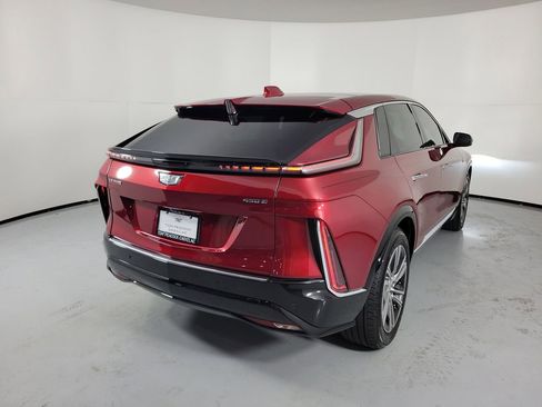 Used 2024 Cadillac Lyriq Luxury RWD image 3