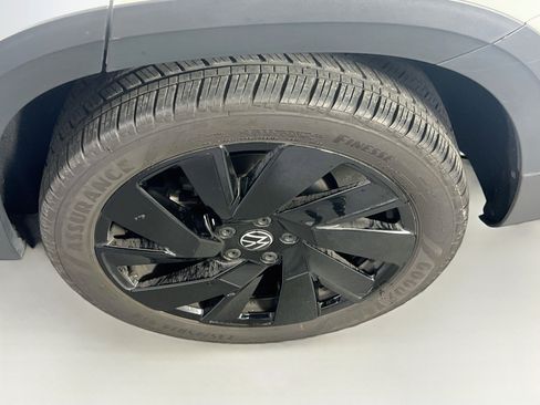 Used 2024 Volkswagen Taos SEL AWD/4WD image 31