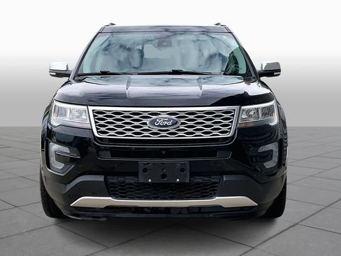 Used 2017 Ford Explorer Platinum image 3