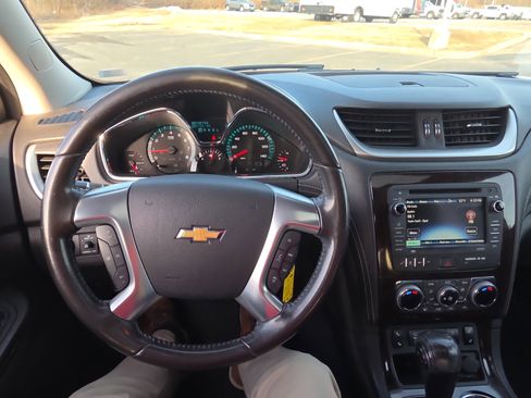 Used 2017 Chevrolet Traverse LT image 14