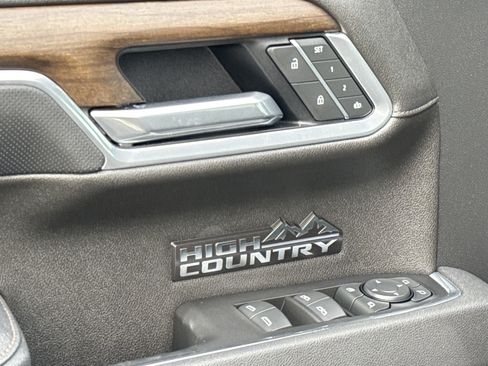 Certified 2025 Chevrolet Silverado 1500 High Country w/ Technology Package image 15