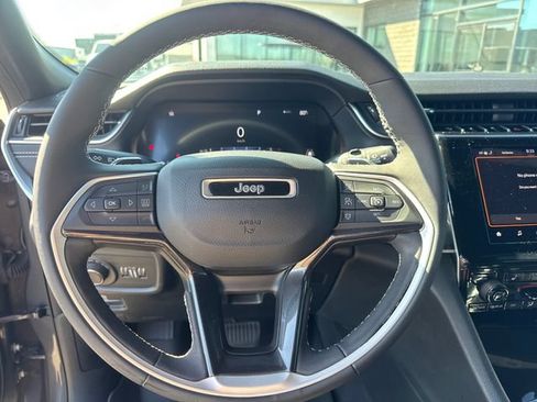Used 2023 Jeep Grand Cherokee L Laredo AWD/4WD image 19