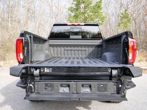 Used 2023 GMC Sierra 2500 Denali w/ Denali Black Diamond Edition image 8