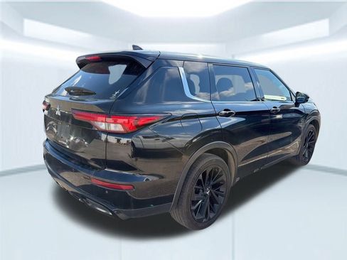 Used 2022 Mitsubishi Outlander SE image 14