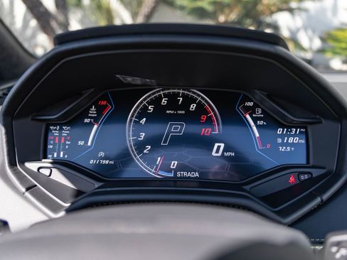 Used 2023 Lamborghini Huracan EVO image 10