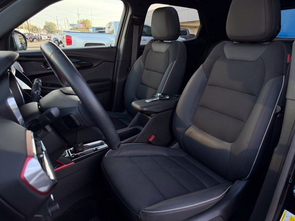 Used 2023 Chevrolet TrailBlazer RS w/ Sun and Liftgate Package FWD image 14