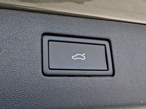 Certified 2026 Volkswagen Tiguan SE R-Line FWD image 30