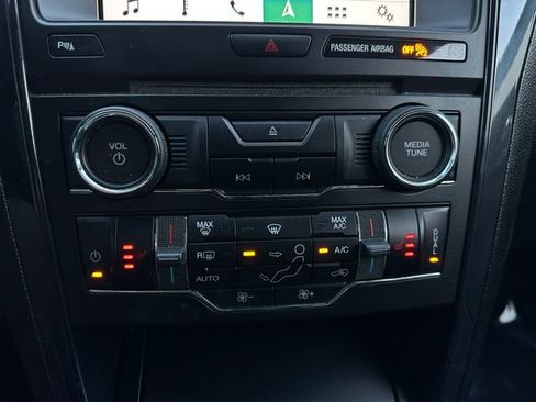 Used 2018 Ford Explorer XLT w/ Equipment Group 202A image 27