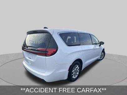Certified 2024 Chrysler Pacifica Touring-L