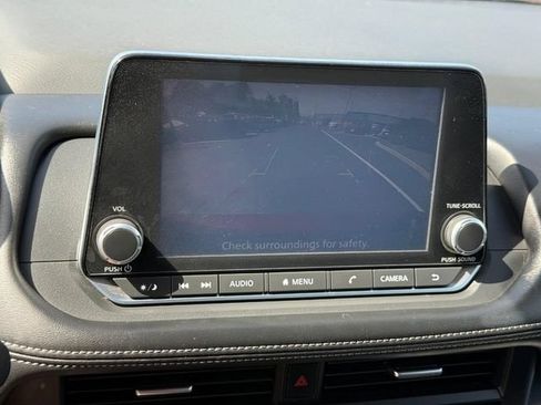 Used 2025 Nissan Rogue SV AWD/4WD image 24