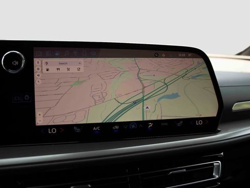 New 2025 Chevrolet Traverse LT w/ Driver Confidence Package image 18