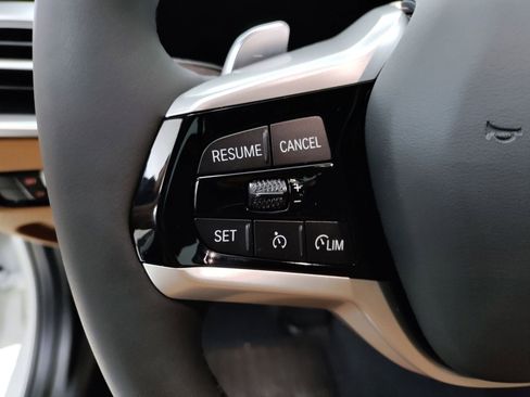 Used 2025 BMW 330i Sedan w/ Premium Package image 15