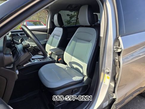 Used 2021 Ford Explorer XLT w/ Equipment Group 202A AWD/4WD image 9