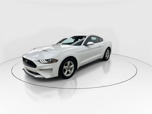 Used 2018 Ford Mustang Coupe image 4