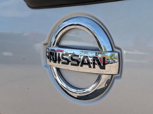Used 2017 Nissan Titan SL w/ Off-Road Package AWD/4WD image 10
