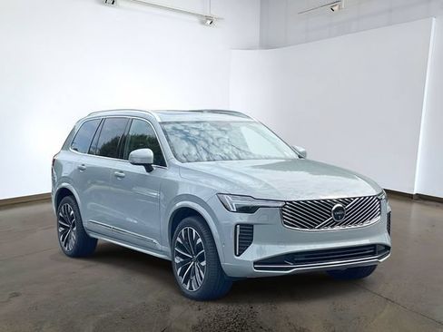Used 2026 Volvo XC90 B6 Plus w/ Protection Package Premier AWD/4WD image 3