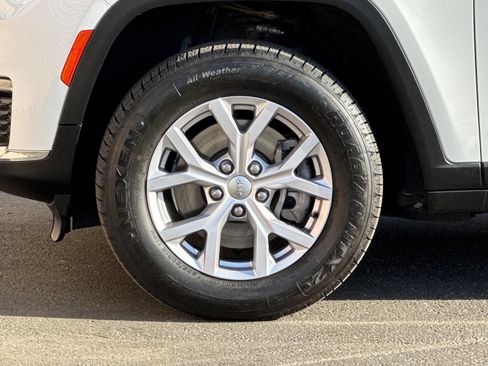 Used 2022 Jeep Grand Cherokee L Limited AWD/4WD image 28
