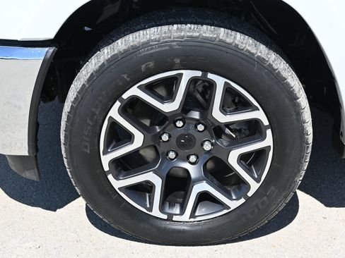 Used 2025 RAM 1500 Laramie AWD/4WD image 6