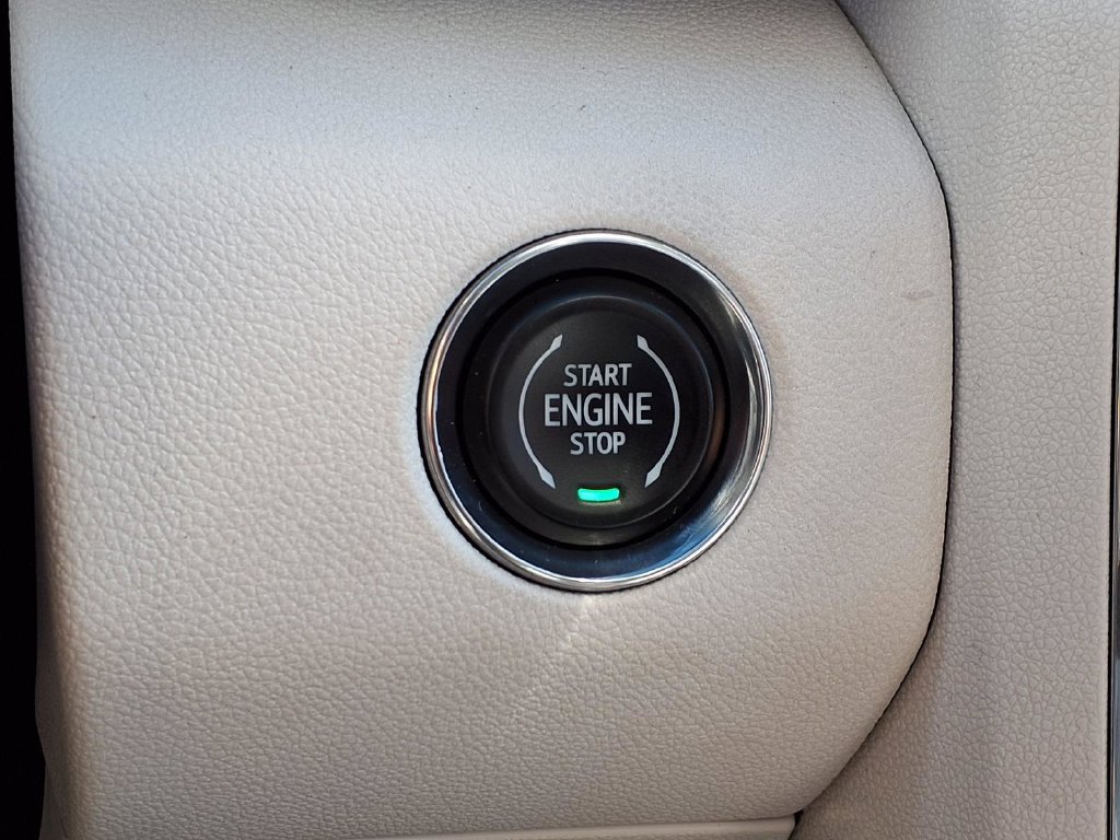 Certified 2025 GMC Acadia Denali w/ Super Cruise Package FWD image 8