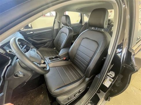 Used 2023 Volkswagen Jetta SE image 20