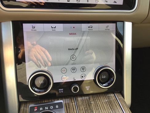 Used 2018 Land Rover Range Rover HSE image 38