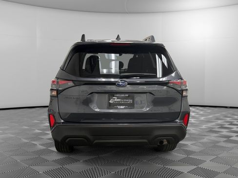 Used 2025 Subaru Forester Premium image 4