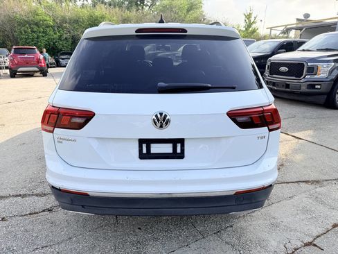 Used 2018 Volkswagen Tiguan SE image 18