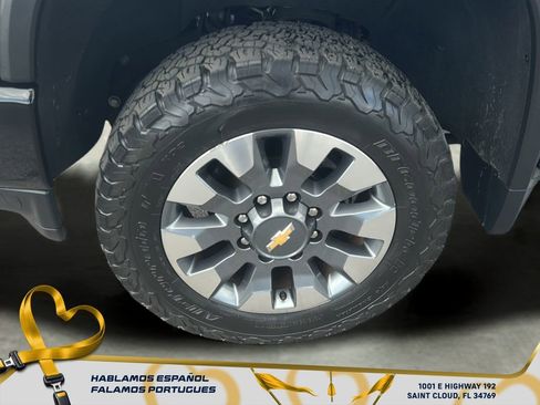 Used 2023 Chevrolet Silverado 2500 LT w/ Z71 Chrome Sport Edition image 10