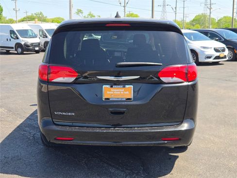Certified 2023 Chrysler Voyager LX FWD image 16
