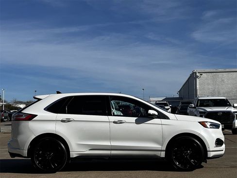 Used 2021 Ford Edge Titanium w/ Equipment Group 301A image 3