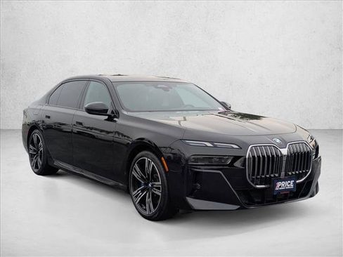 Used 2023 BMW 740i image 3