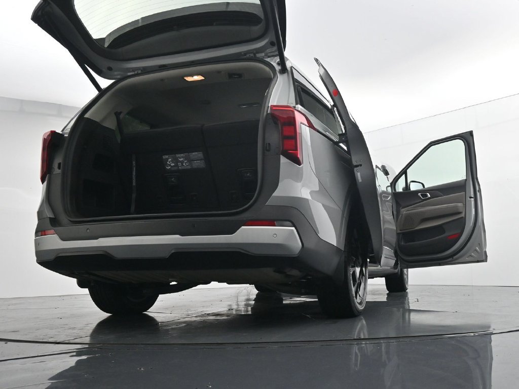 Used 2025 Kia Carnival EX FWD image 41