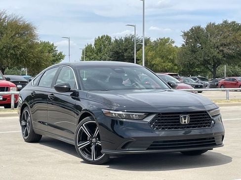 Used 2025 Honda Accord Sport image 2