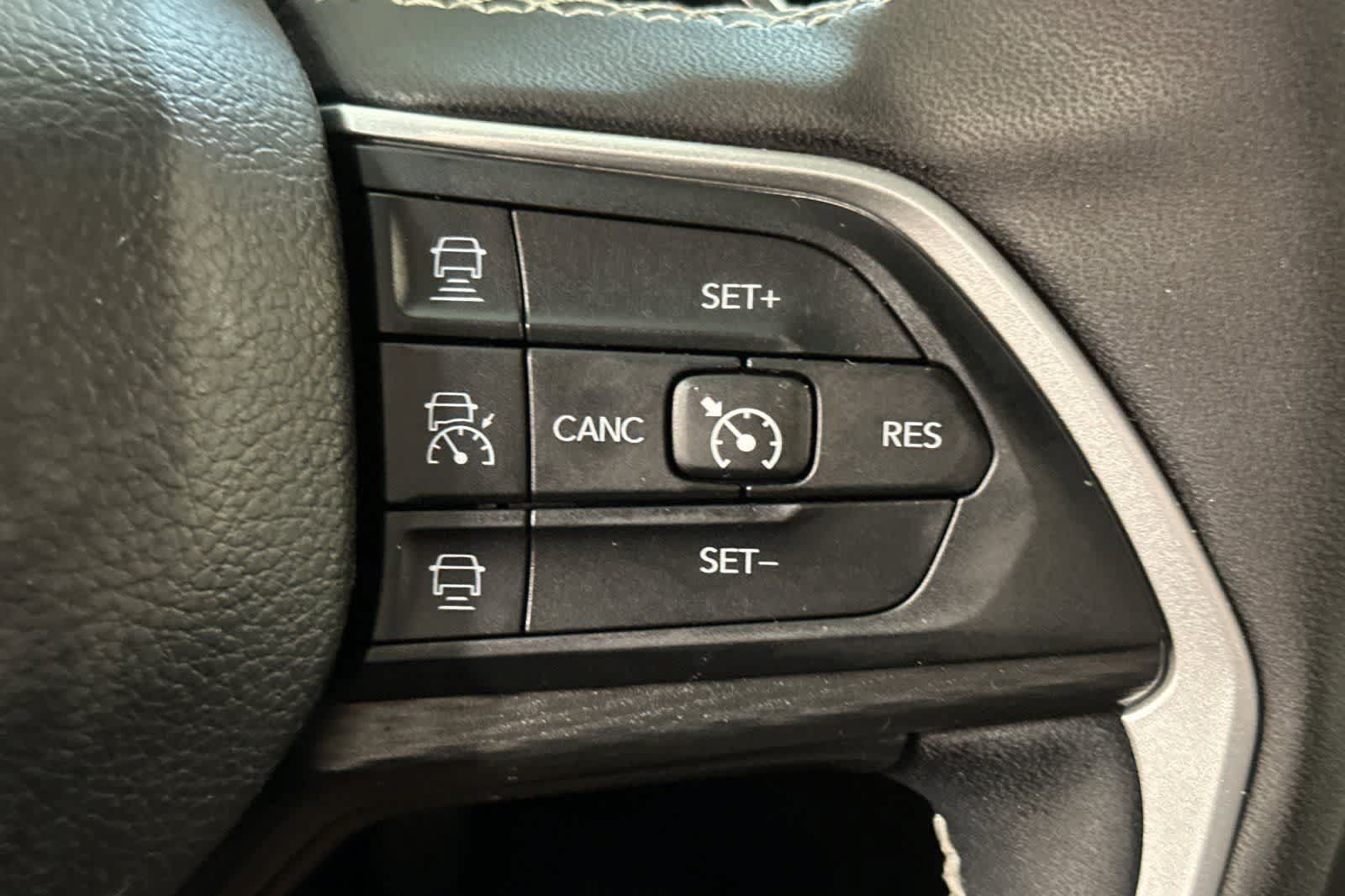 Used 2024 Jeep Grand Cherokee L Laredo RWD image 30