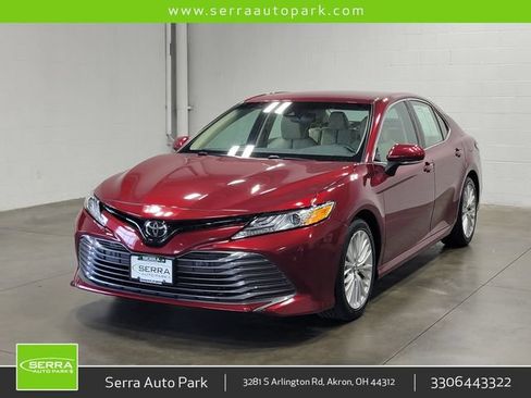 Used 2018 Toyota Camry XLE FWD image 1